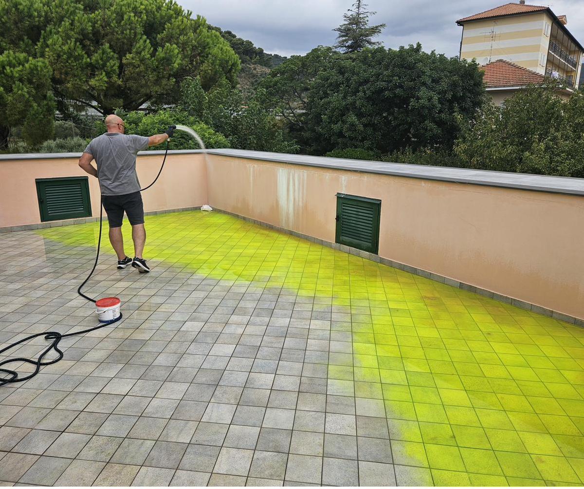Test di tenuta lastrico solare con colorante fluorescente - ricerca perdite occulte